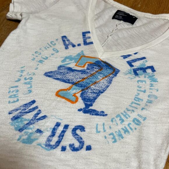 Vintage Y2K White Short Sleeves Form Fitting Graphic Tee V-neck American Eagle - Picture 5 of 6